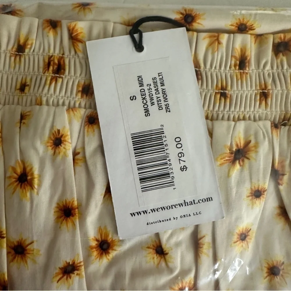 NWT Revolve WeWoreWhat Smocked Ditsy Daisy Maxi Dress Size Small - Picture 6 of 6